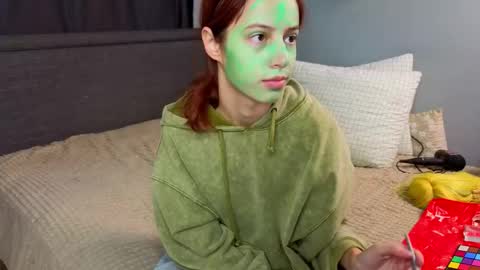 Snapshot of shaundawoodert chatting on 11/09/25, 10:13 Sophie online show from 11/09/25, 10:13