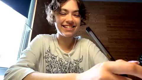 Snapshot of shaunnamallinak chatting on 06/14/26, 09:44 Viola online show from 06/14/26, 09:44