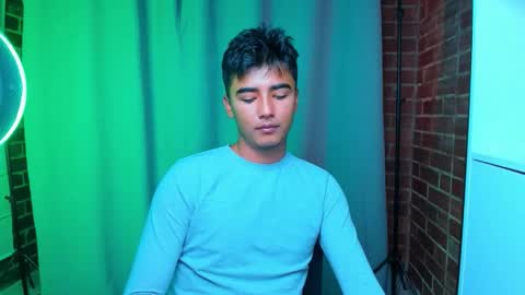 Snapshot of shawn__sanderson chatting on 12/15/25, 01:48 Shawn online show from 12/15/25, 01:48