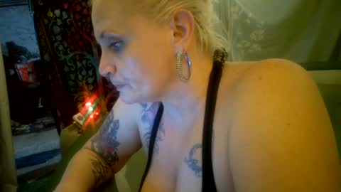 Snapshot of shawnandjenn chatting on 03/05/25, 09:49 ShawnandJenn online show from 03/05/25, 09:49