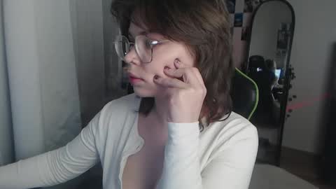 Snapshot of shawty_bibi chatting on 05/05/26, 01:02 shawty_bibi online show from 05/05/26, 01:02
