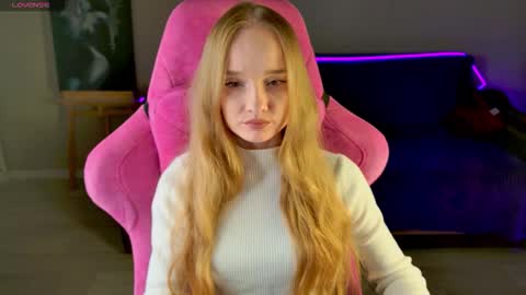 Snapshot of shawty_mia chatting on 11/18/25, 02:10 Shawty Mia online show from 11/18/25, 02:10