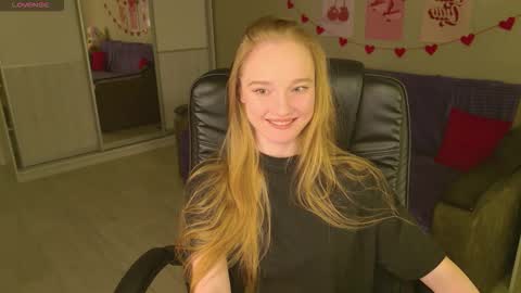 Snapshot of shawty_mia chatting on 12/16/25, 02:22 Shawty Mia online show from 12/16/25, 02:22