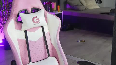 Snapshot of shayblonde chatting on 12/08/24, 10:25 shayblonde online show from 12/08/24, 10:25