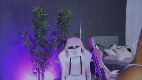 Snapshot of shayblonde chatting on 12/14/24, 08:40 shayblonde online show from 12/14/24, 08:40