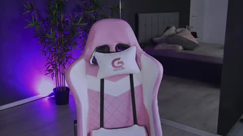 Snapshot of shayblonde chatting on 12/14/24, 11:45 shayblonde online show from 12/14/24, 11:45