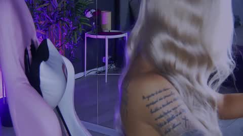 Snapshot of shayblonde chatting on 12/19/24, 11:25 shayblonde online show from 12/19/24, 11:25