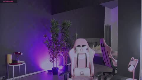 Snapshot of shayblonde chatting on 12/30/24, 12:22 shayblonde online show from 12/30/24, 12:22