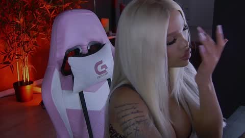 Snapshot of shayblonde chatting on 01/08/25, 09:55 shayblonde online show from 01/08/25, 09:55