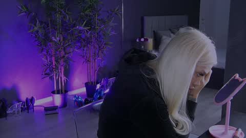 Snapshot of shayblonde chatting on 02/03/25, 08:03 shayblonde online show from 02/03/25, 08:03