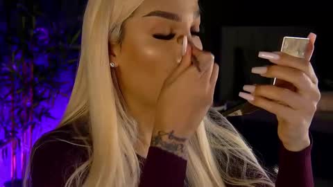 Snapshot of shayblonde chatting on 03/02/25, 08:07 shayblonde online show from 03/02/25, 08:07