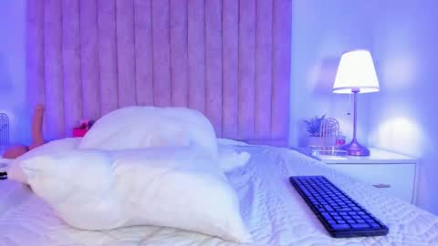 Shayla Davis  online 240 pm - 1000 pm online show from 03/01/25, 01:00