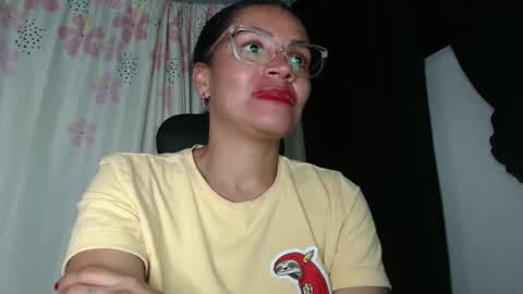 Snapshot of shayna_cute chatting on 12/28/24, 04:30 Shayna online show from 12/28/24, 04:30