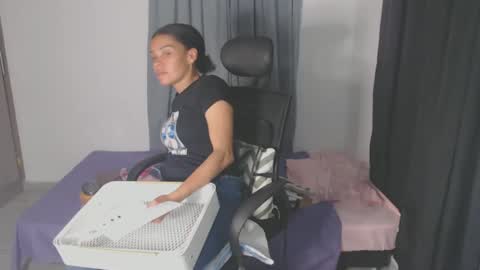 Snapshot of shayna_cute chatting on 01/24/25, 03:00 Shayna online show from 01/24/25, 03:00