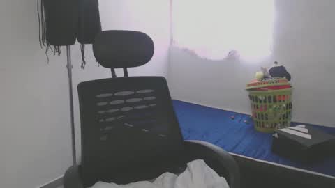 Snapshot of shayna_cute chatting on 04/04/26, 04:04 Shayna online show from 04/04/26, 04:04