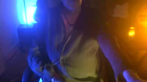 Snapshot of shecarol chatting on 10/25/25, 11:43 SheCarol online show from 10/25/25, 11:43