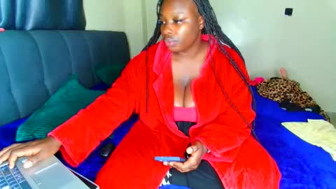 shee13 online show from 10/26/25, 10:25