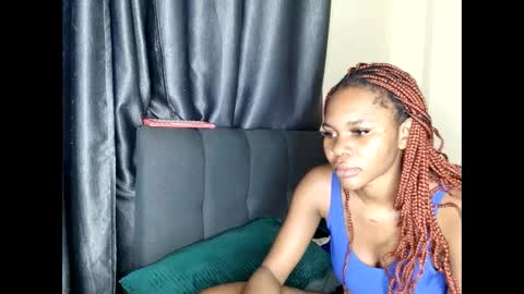 shee13 online show from 10/27/25, 10:41