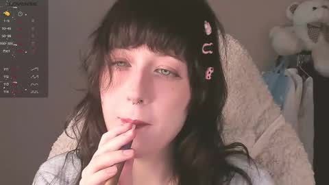 Snapshot of sheeny_shy chatting on 11/27/25, 11:23 Chiara online show from 11/27/25, 11:23