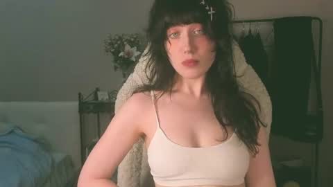 Snapshot of sheeny_shy chatting on 06/17/26, 04:30 Chiara online show from 06/17/26, 04:30