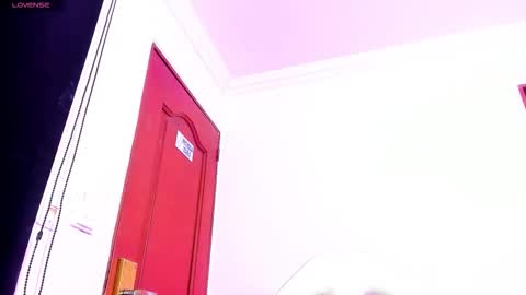 Snapshot of sheilly_brown chatting on 02/12/26, 05:02 sheilly_brown online show from 02/12/26, 05:02