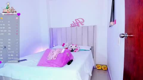 Snapshot of sheirysex chatting on 12/31/24, 06:59 Danna online show from 12/31/24, 06:59