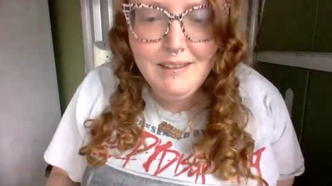 Snapshot of shelbyannn chatting on 04/07/26, 10:09 Red online show from 04/07/26, 10:09