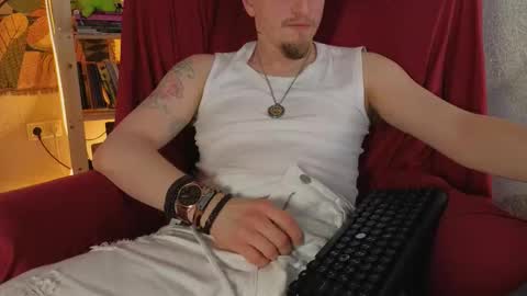 Snapshot of shelbytruck chatting on 09/25/25, 09:51 Vincente online show from 09/25/25, 09:51