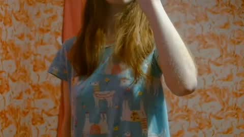 Snapshot of shelikessoymilk chatting on 12/07/24, 03:36 Erika online show from 12/07/24, 03:36