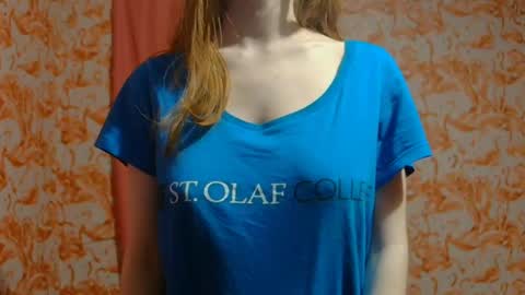 Snapshot of shelikessoymilk chatting on 12/11/24, 12:23 Erika online show from 12/11/24, 12:23