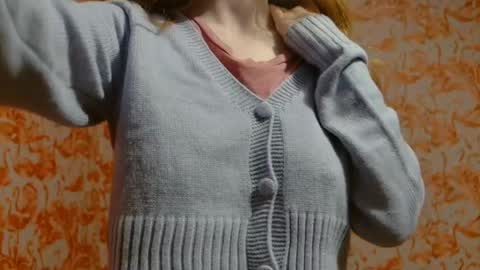 Snapshot of shelikessoymilk chatting on 12/13/24, 01:04 Erika online show from 12/13/24, 01:04