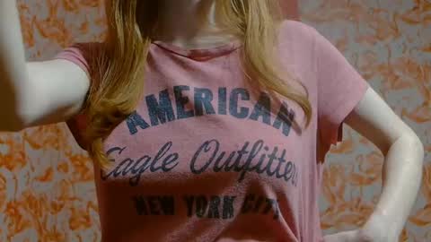 Snapshot of shelikessoymilk chatting on 12/14/24, 06:02 Erika online show from 12/14/24, 06:02