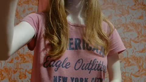 Snapshot of shelikessoymilk chatting on 12/16/24, 11:50 Erika online show from 12/16/24, 11:50