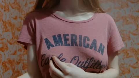 Snapshot of shelikessoymilk chatting on 12/17/24, 05:18 Erika online show from 12/17/24, 05:18