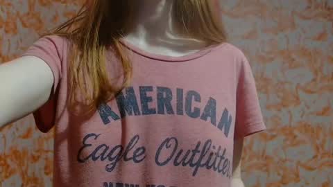 Snapshot of shelikessoymilk chatting on 12/19/24, 06:23 Erika online show from 12/19/24, 06:23