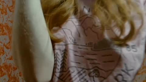 Snapshot of shelikessoymilk chatting on 12/25/24, 12:16 Erika online show from 12/25/24, 12:16