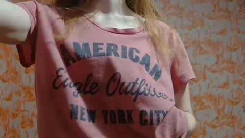 Snapshot of shelikessoymilk chatting on 12/30/24, 11:38 Erika online show from 12/30/24, 11:38