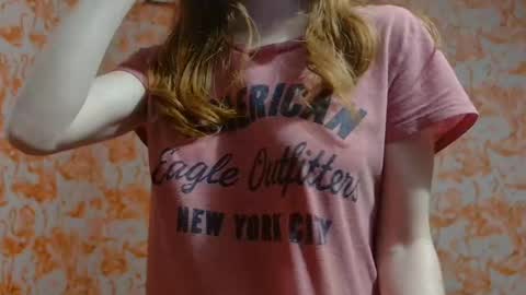 Snapshot of shelikessoymilk chatting on 12/31/24, 05:44 Erika online show from 12/31/24, 05:44