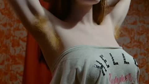 Snapshot of shelikessoymilk chatting on 01/03/25, 12:43 Erika online show from 01/03/25, 12:43