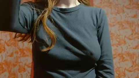 Snapshot of shelikessoymilk chatting on 01/15/25, 03:00 Erika online show from 01/15/25, 03:00