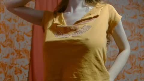 Snapshot of shelikessoymilk chatting on 01/16/25, 03:23 Erika online show from 01/16/25, 03:23