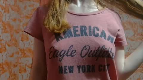 Snapshot of shelikessoymilk chatting on 01/17/25, 03:45 Erika online show from 01/17/25, 03:45