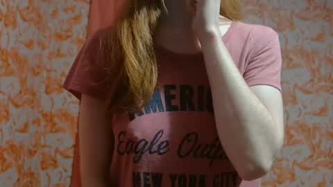 Snapshot of shelikessoymilk chatting on 01/19/25, 01:21 Erika online show from 01/19/25, 01:21