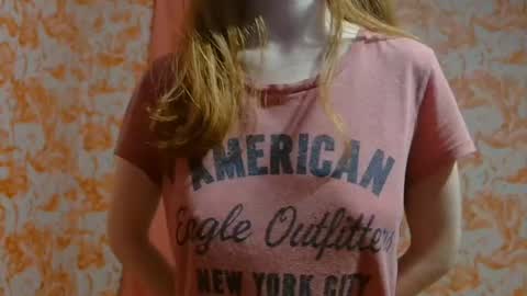 Snapshot of shelikessoymilk chatting on 01/19/25, 04:44 Erika online show from 01/19/25, 04:44