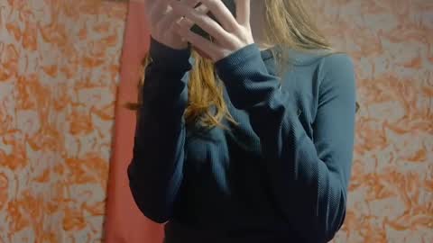 Snapshot of shelikessoymilk chatting on 01/22/25, 04:44 Erika online show from 01/22/25, 04:44