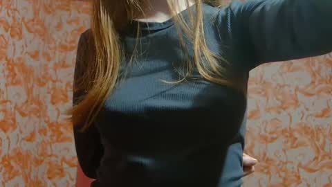 Snapshot of shelikessoymilk chatting on 01/26/25, 02:14 Erika online show from 01/26/25, 02:14