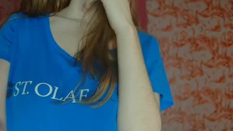 Snapshot of shelikessoymilk chatting on 02/01/25, 03:19 Erika online show from 02/01/25, 03:19