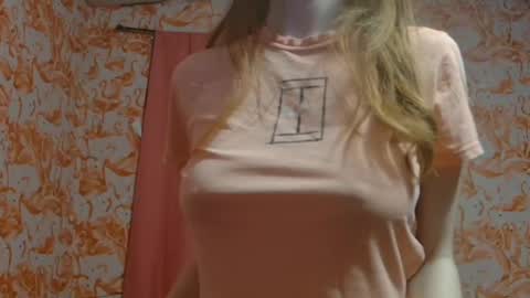 Snapshot of shelikessoymilk chatting on 02/03/25, 05:29 Erika online show from 02/03/25, 05:29