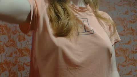 Snapshot of shelikessoymilk chatting on 02/05/25, 11:06 Erika online show from 02/05/25, 11:06