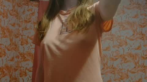 Snapshot of shelikessoymilk chatting on 02/06/25, 02:55 Erika online show from 02/06/25, 02:55